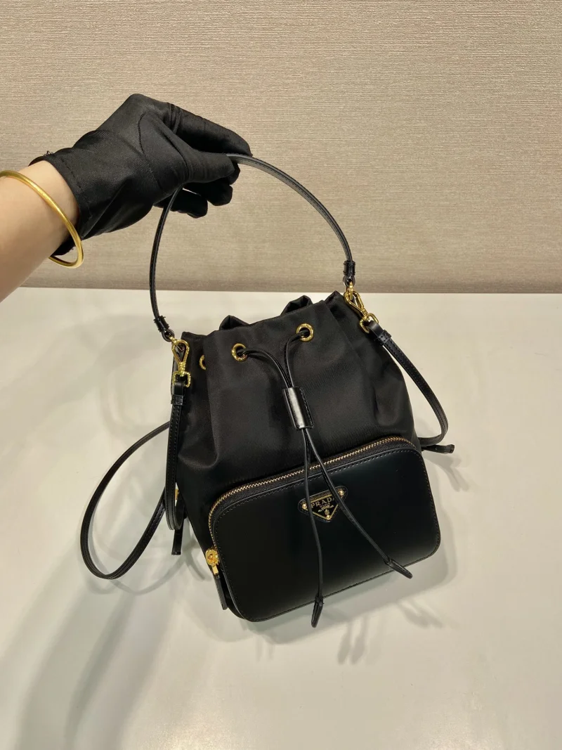 ピカピカの新しいプラダスーパーコピー偽物のバケツ 1BH038
