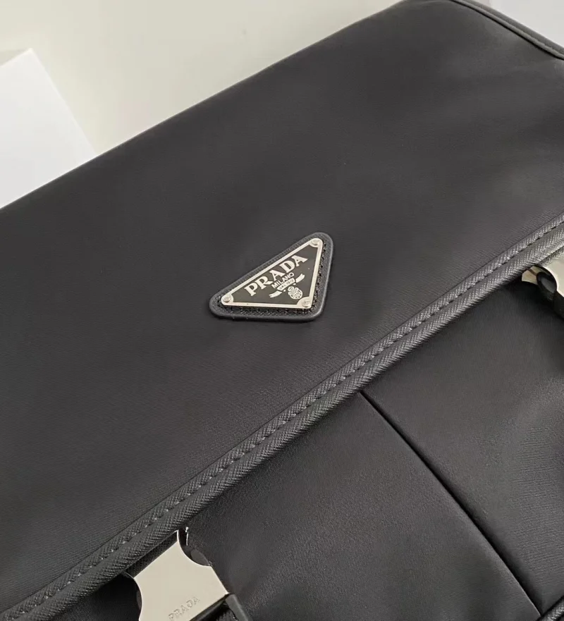新しいブランドプラダ 偽物 メッセンジャー バッグ 2VD768B