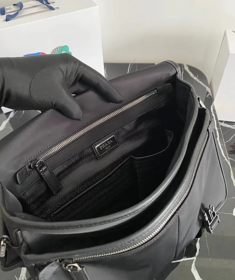 新しいブランドプラダ 偽物 メッセンジャー バッグ 2VD768B