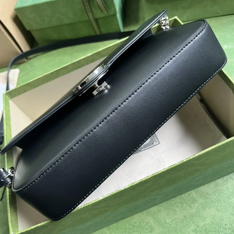 人気ブランド新作グッチコピー 初秋 スモール ショルダーバッグ 739721