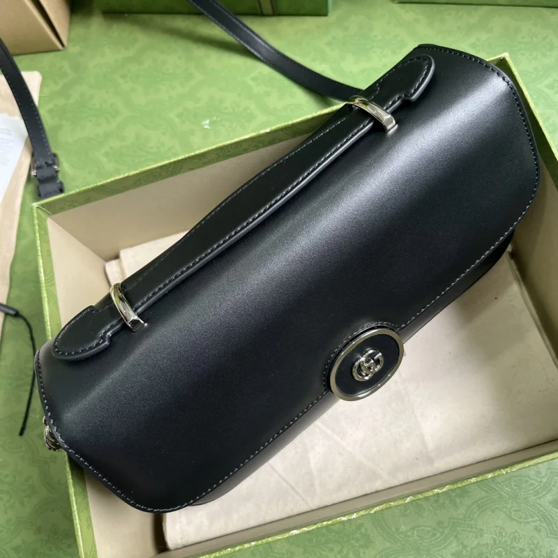 人気ブランド新作グッチコピー 初秋 スモール ショルダーバッグ 739721