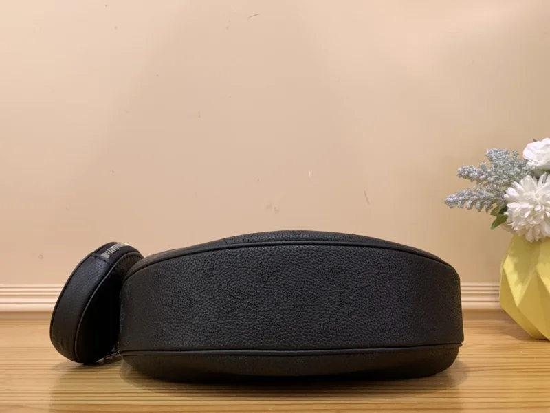 2023 新品 ルイヴィトンコピー バイア ムーン ハンドバッグ ブラック M22820