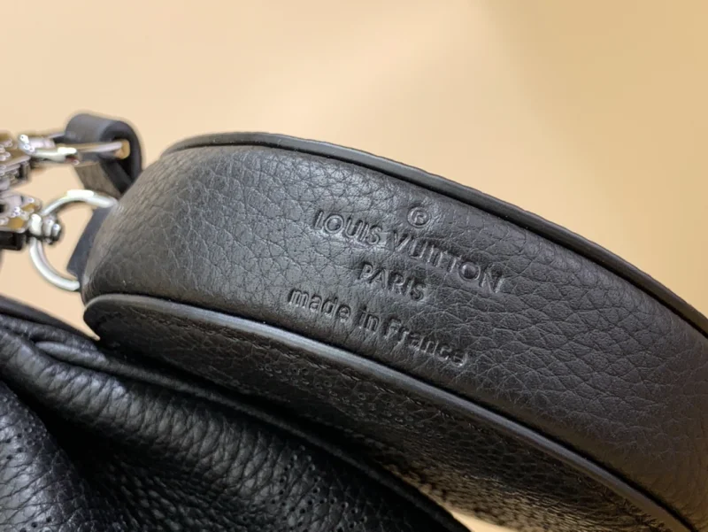 2023 新品 ルイヴィトンコピー バイア ムーン ハンドバッグ ブラック M22820
