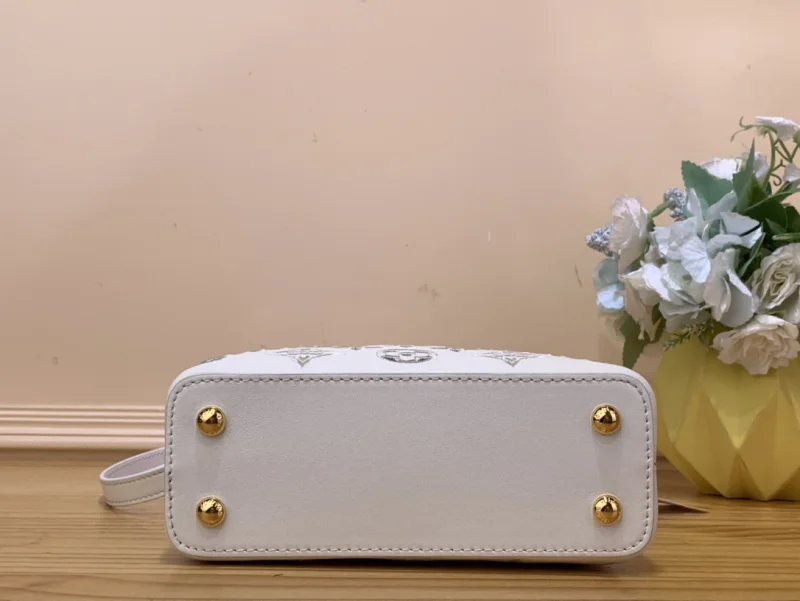 新品 ルイ・ヴィトンコピー カプシーヌ ミニ バッグ偽物 刺繍 ホワイト M22863