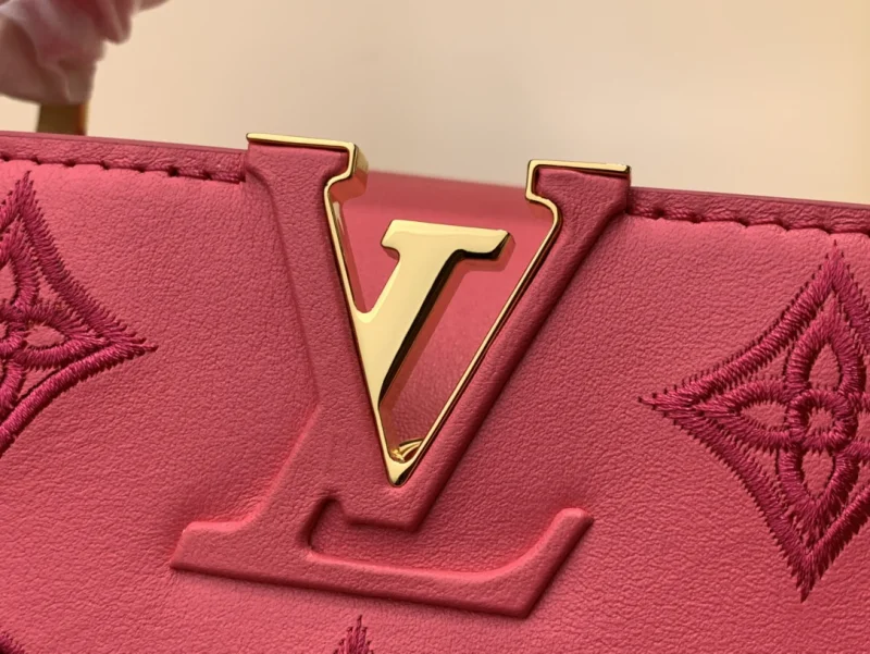 2023ルイ・ヴィトンスーパーコピー カプシーヌ bb ハンドバッグ ローズレッド 刺繍 M22922