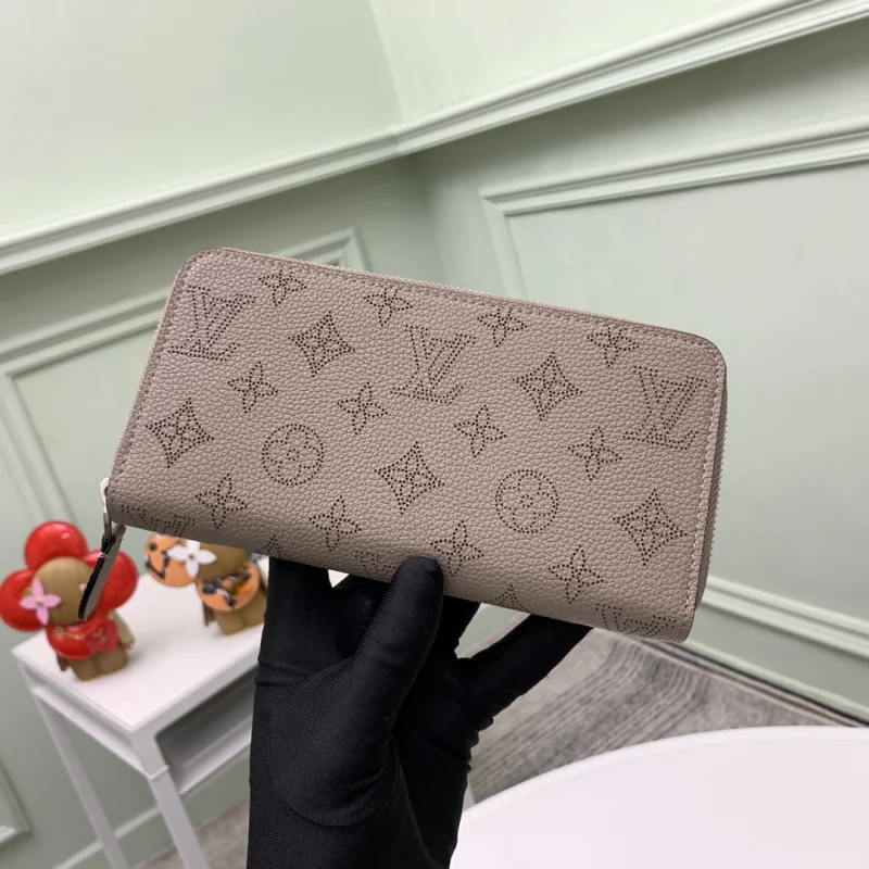 ルイ・ヴィトンコピーN級品 ジッピーウォレット グレー M69821