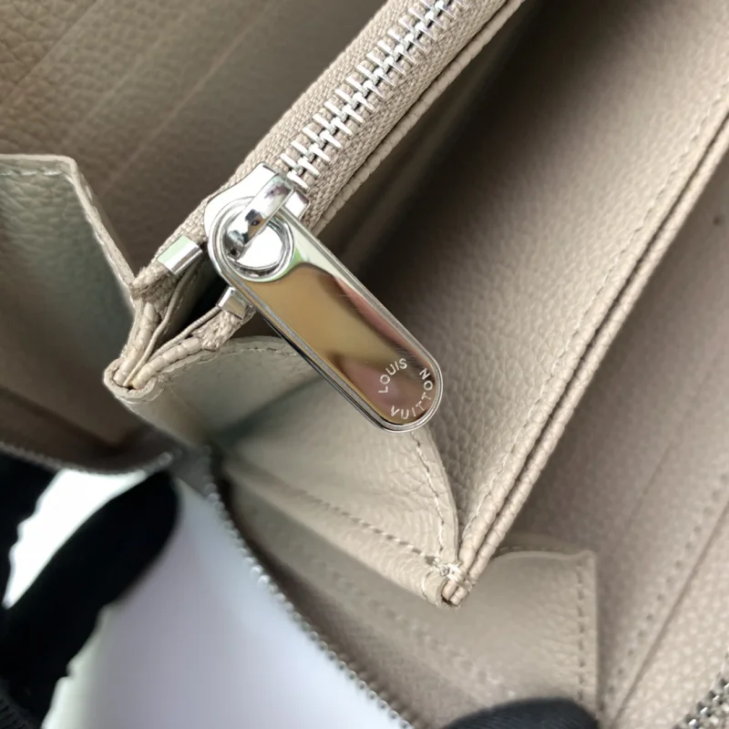 ルイ・ヴィトンコピーN級品 ジッピーウォレット グレー M69821