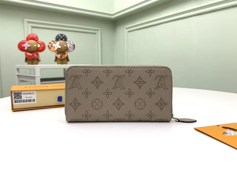 ルイ・ヴィトンコピーN級品 ジッピーウォレット グレー M69821
