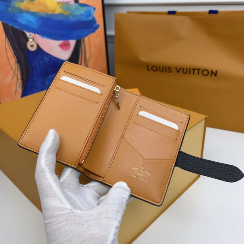 ルイ・ヴィトンスーパーコピー新品偽物 ヴェルティカル ショートウォレット ブラック M81561