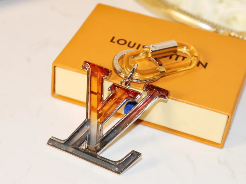 新品 ルイ・ヴィトンスーパーコピー アクリル Lv PRISM キーホルダー MP67777