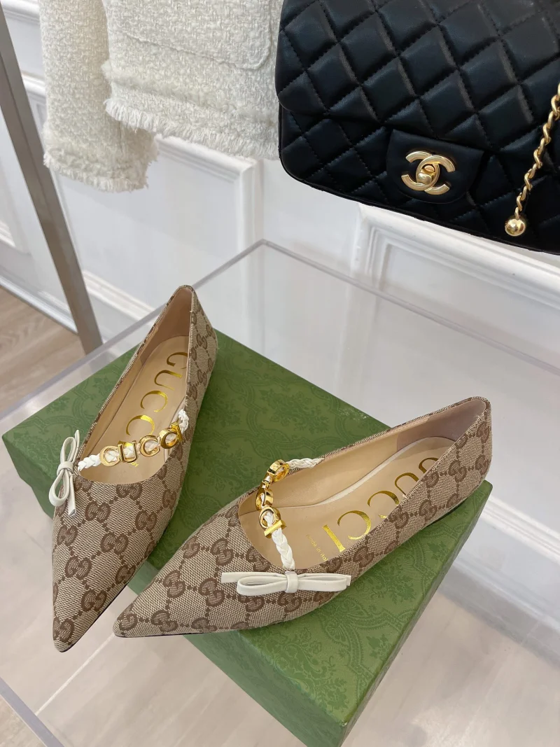 Gucciブランドコピー2023春夏レターバックルフラットシューズ gu20056