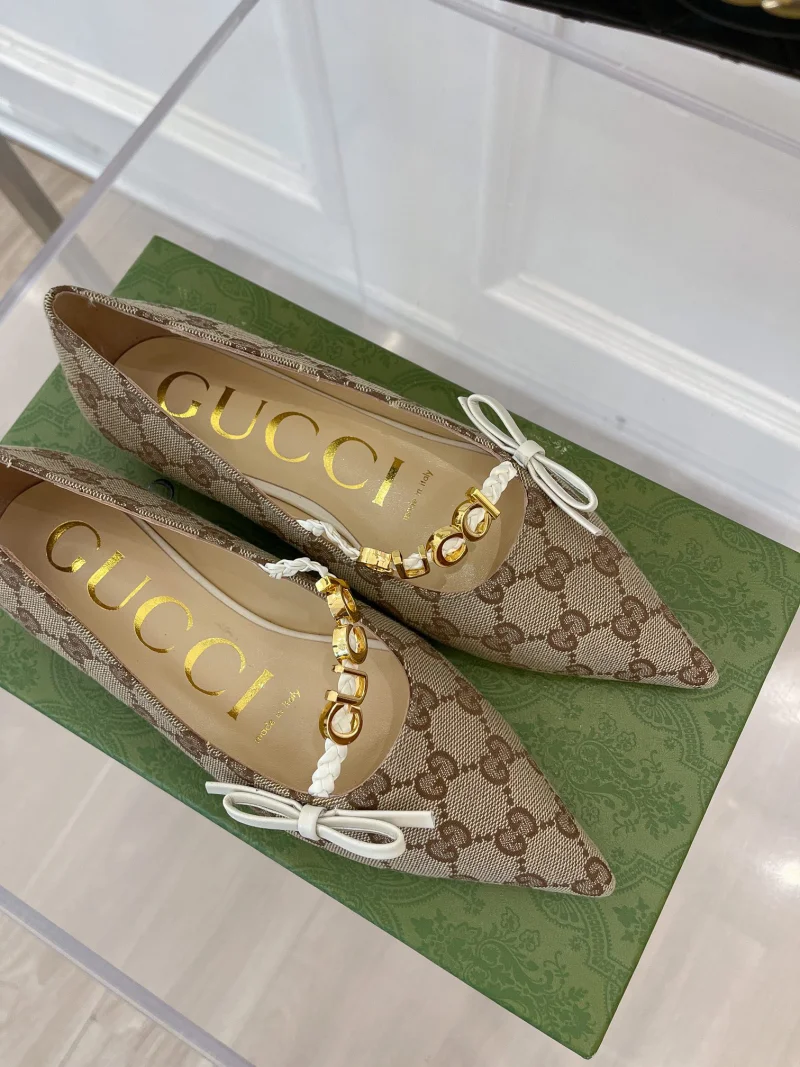 Gucciブランドコピー2023春夏レターバックルフラットシューズ gu20056