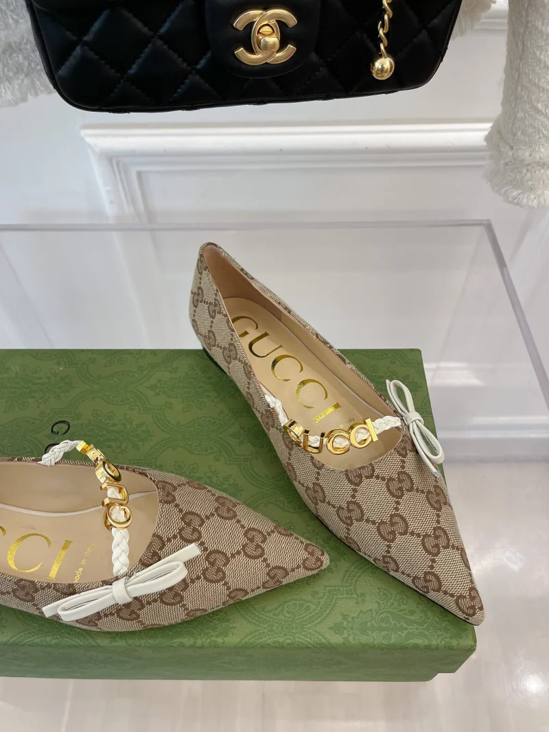 Gucciブランドコピー2023春夏レターバックルフラットシューズ gu20056