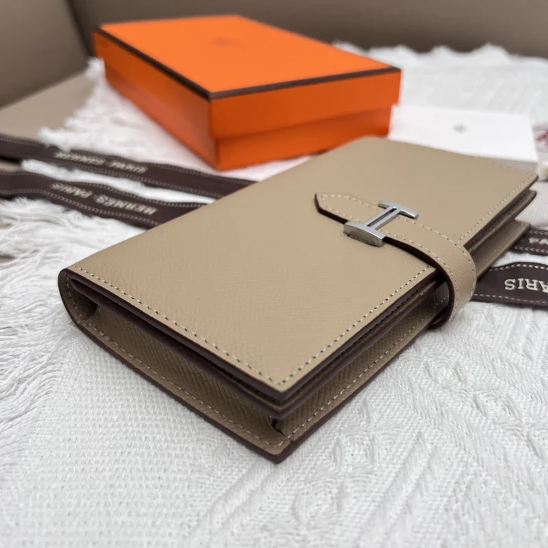 人気 ブランドエルメスコピーのレディース縦長財布 he5123-1