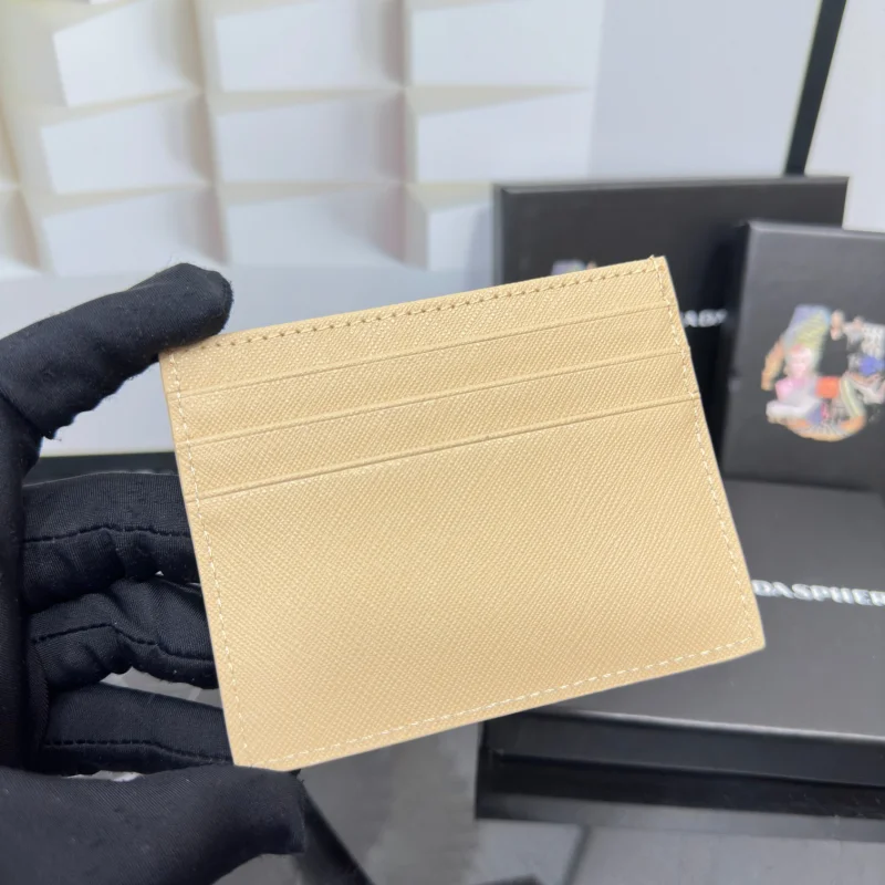 激安プラダ財布スーパーコピー 本革 カードホルダー 138553