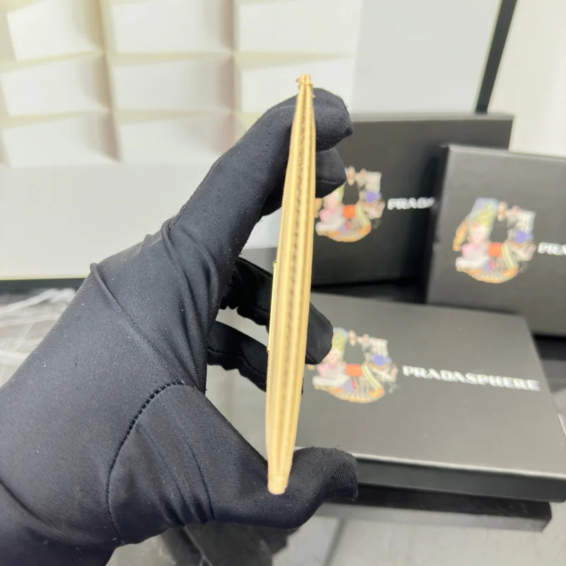 激安プラダ財布スーパーコピー 本革 カードホルダー 138553