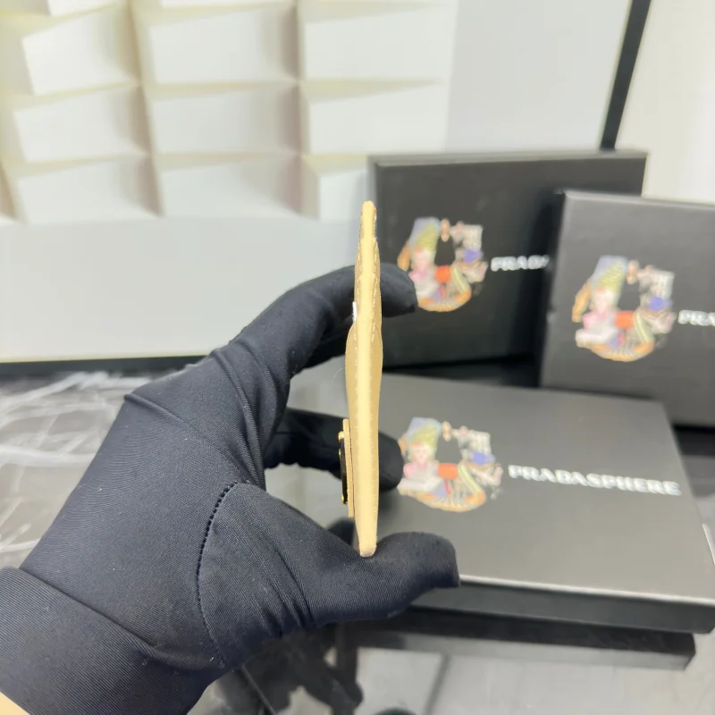 激安プラダ財布スーパーコピー 本革 カードホルダー 138553