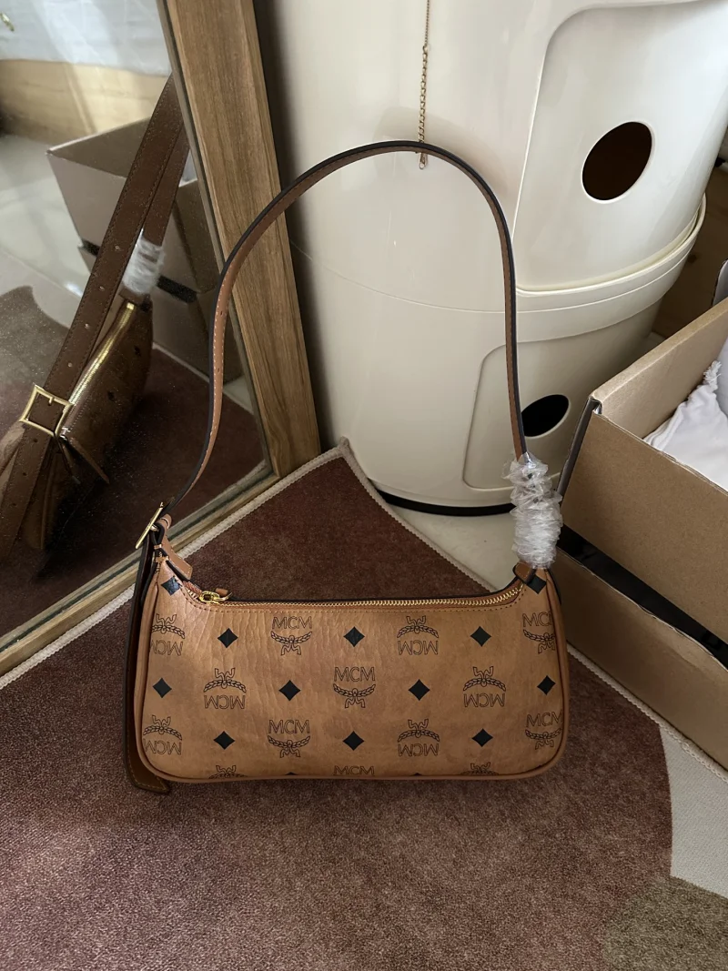 MCM 2024春夏新作バゲットバッグスーパーコピー 142504