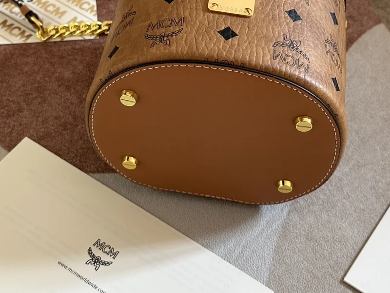 大人気のMCMコピー マネー バケット ヴィセトス シリンドリカルクロスボディバッグ 142507