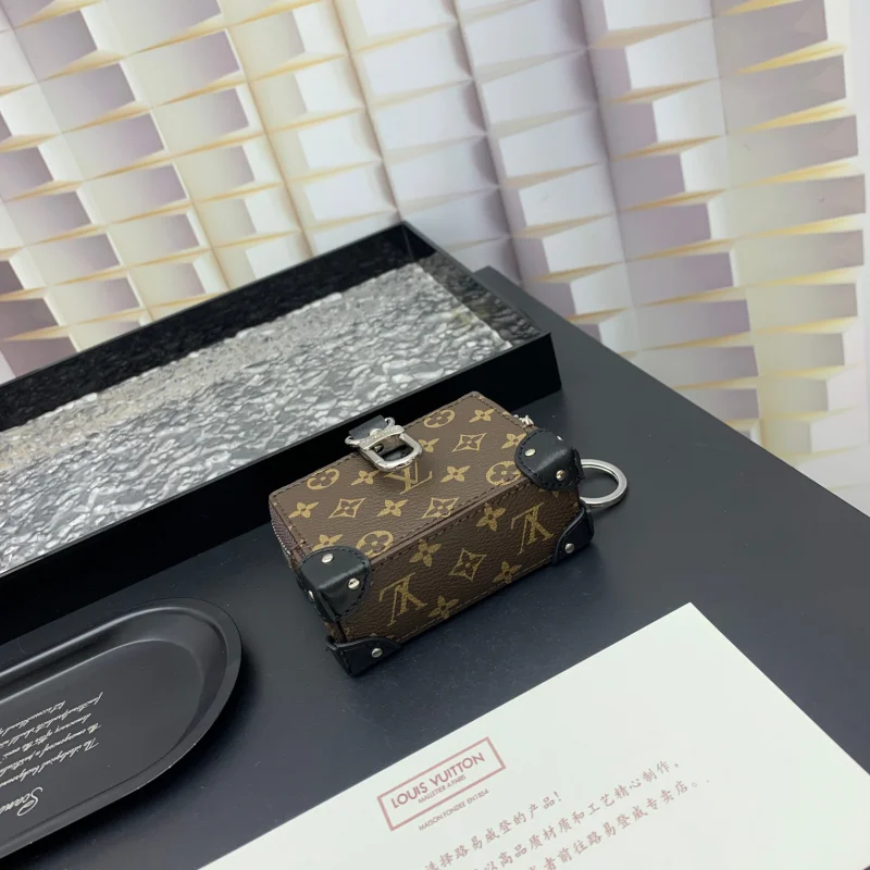 ルイ・ヴィトンコピー財布小物 モノグラム ソフト トランク ポーチ 装飾ボックス バッグ 142999