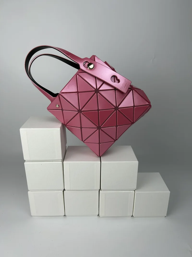 大人気新作のスーパーコピーバッグBAOBAO「CARAT」シリーズ 143355