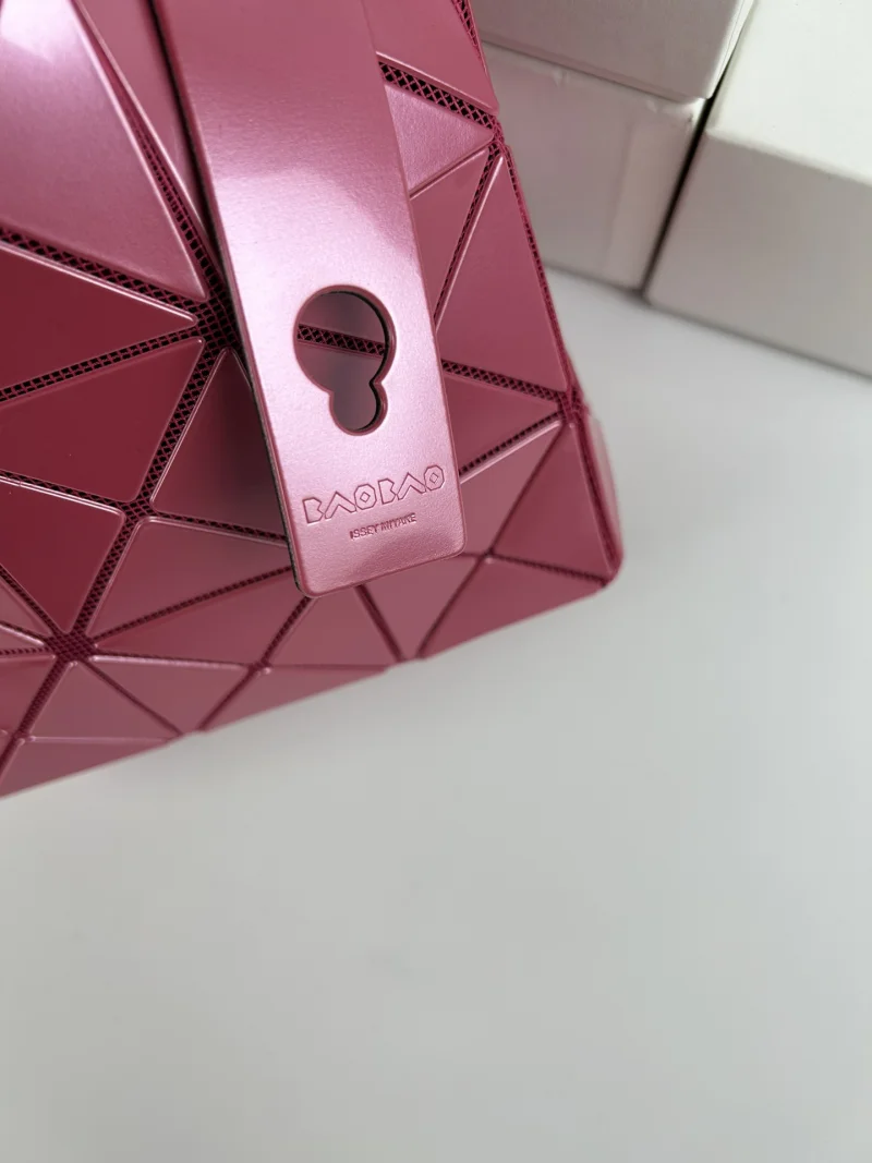 大人気新作のスーパーコピーバッグBAOBAO「CARAT」シリーズ 143355