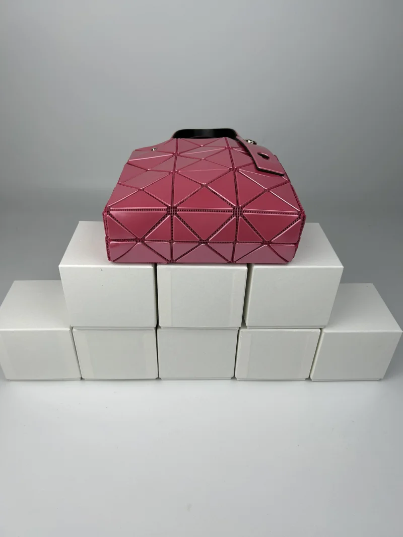 大人気新作のスーパーコピーバッグBAOBAO「CARAT」シリーズ 143355