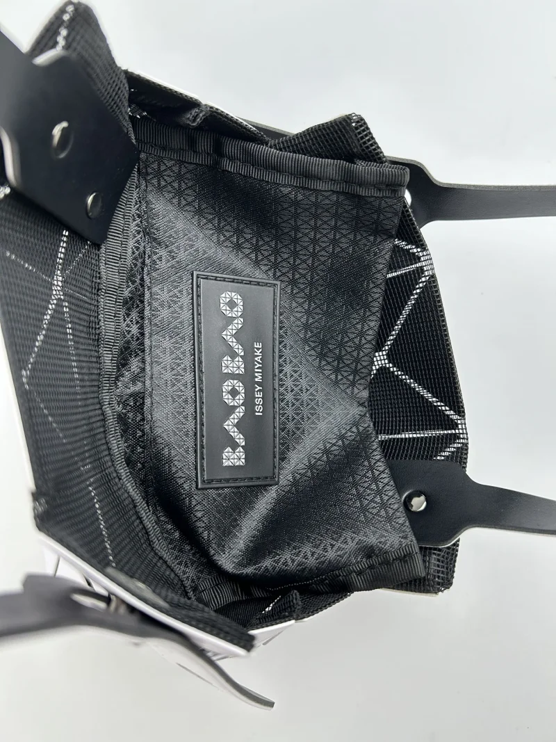最新のBAOBAO CARAT シリーズバッグ偽物 ダイヤモンド スクエアボックス クリームイエロー 143356