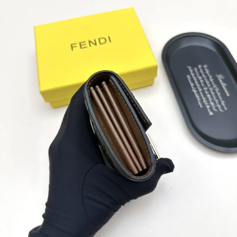 ブランドフェンディの黒と茶色偽物財布スーパーコピー 143669