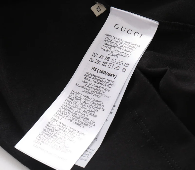 2024人気グッチの新しい赤、青、黒の文字のグラデーションコピーTシャツ 189235