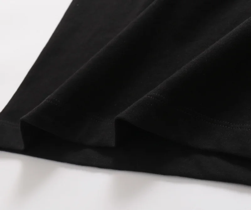 2024人気グッチの新しい赤、青、黒の文字のグラデーションコピーTシャツ 189235