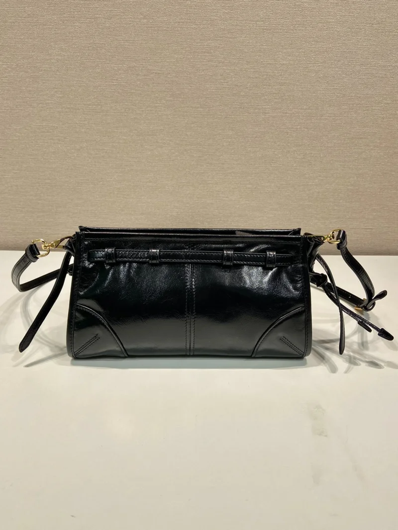 大人気のブランドプラダ オイルドレザー クロスボディバッグ 1BA215