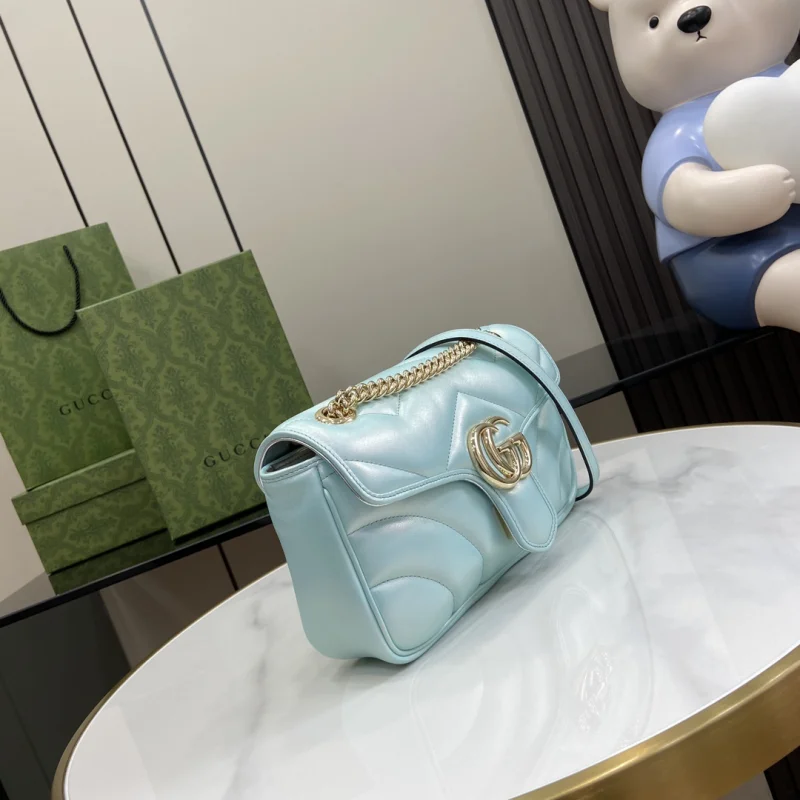 大人気のグッチ マーモント ミディアム ショルダースーパーコピーバッグ 443498