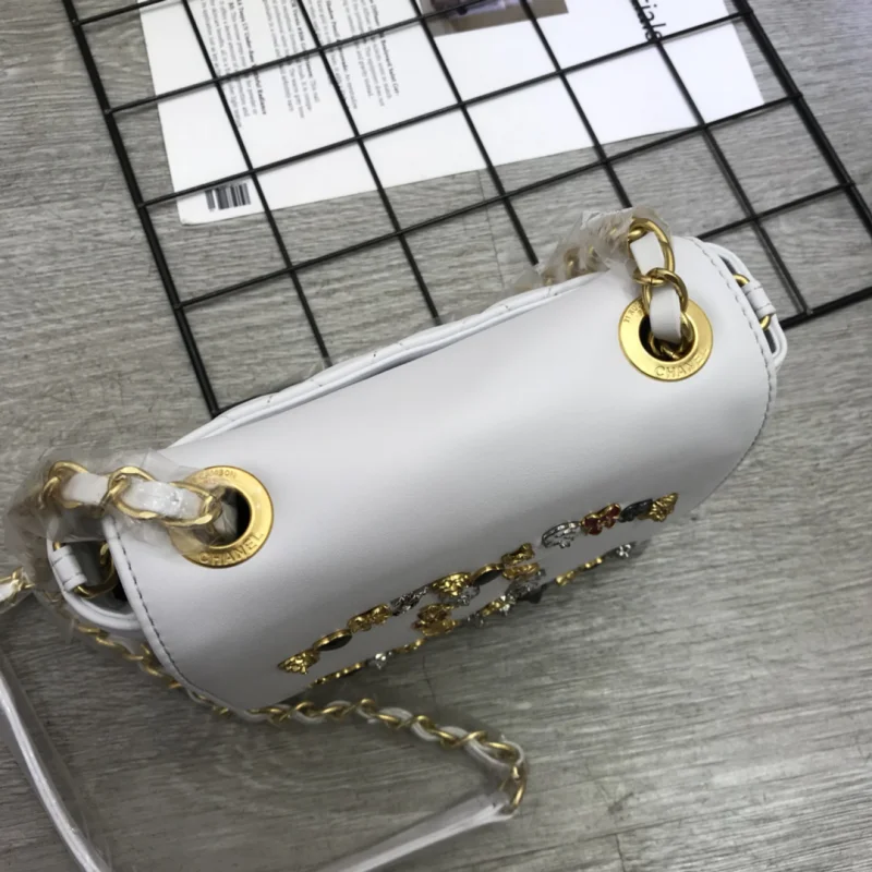 シャネルコピー2024新款ダブル C バッジ スモール スクエアバッグ 5887