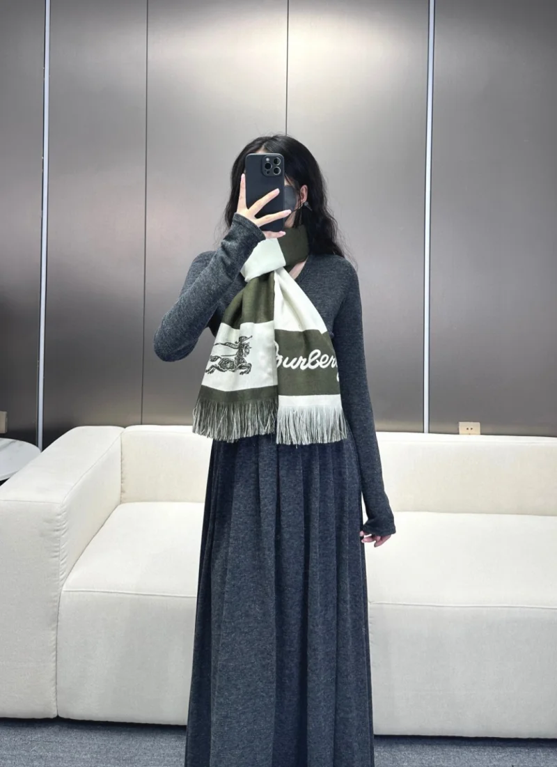 2024年人気スーパーコピー新作バーバリー両面ロングスカーフ 89600