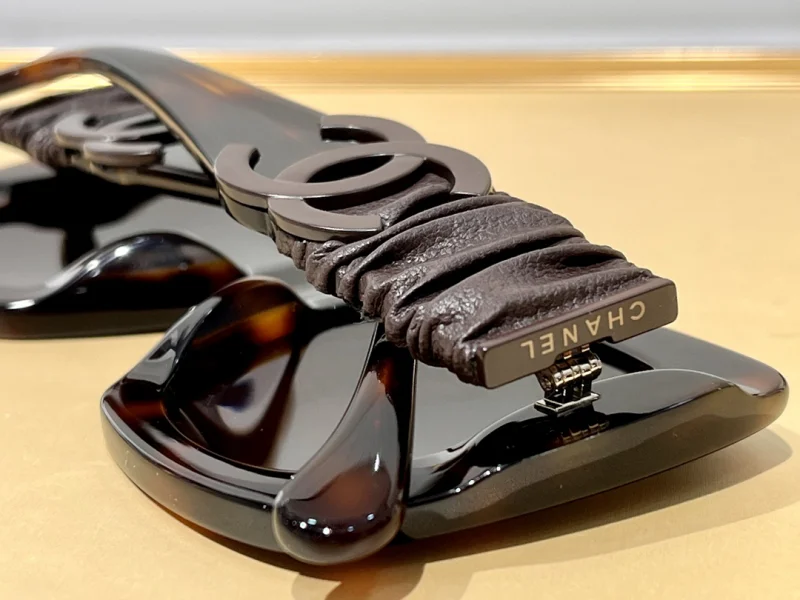 高品質シャネル サングラスコピーCH5474-01 ラージロゴ ダブルCプラス レザーデザイン