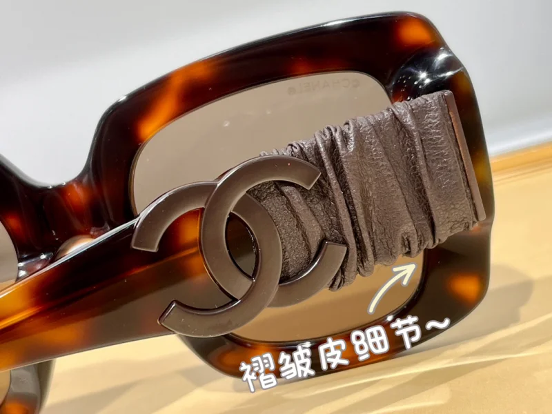 高品質シャネル サングラスコピーCH5474-01 ラージロゴ ダブルCプラス レザーデザイン