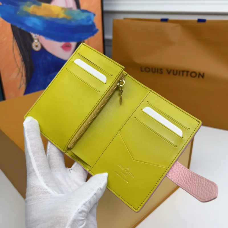 高品質スーパーコピールイ・ヴィトン ショート ピンク財布 M82144
