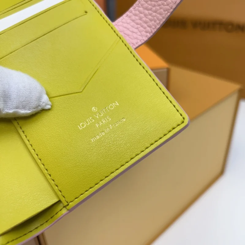 高品質スーパーコピールイ・ヴィトン ショート ピンク財布 M82144