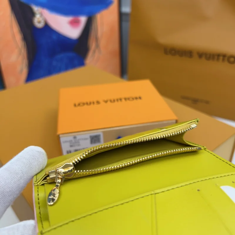 高品質スーパーコピールイ・ヴィトン ショート ピンク財布 M82144