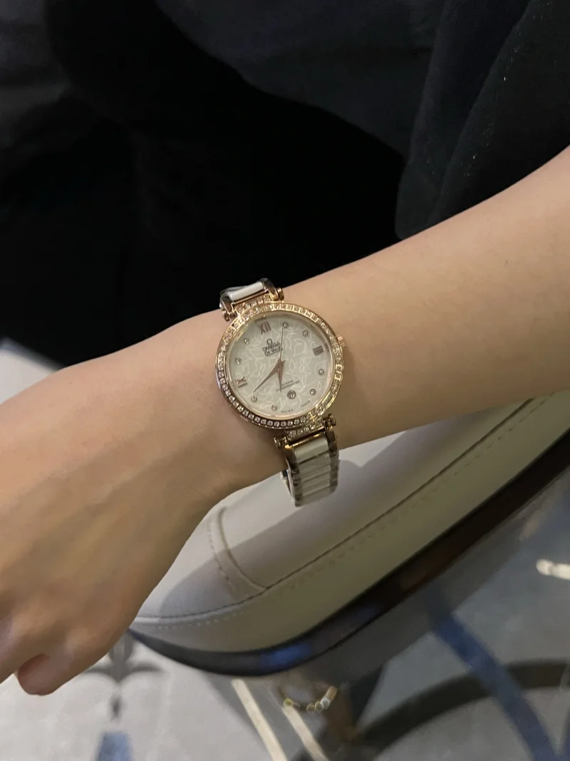 大人気のオメガ女性 クォーツ時計 OM5489