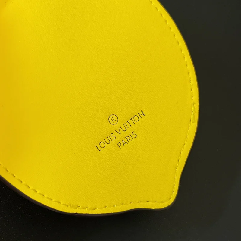 新品 ルイ・ヴィトンコピー レモン小銭入れペンダント lv56302