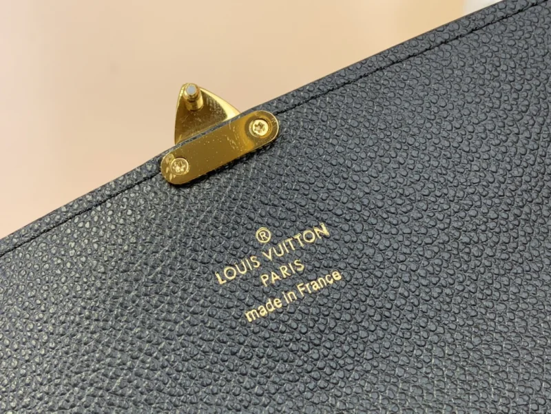 高品質ルイ・ヴィトン サラ・メティス ブラック エンボス財布 m82638