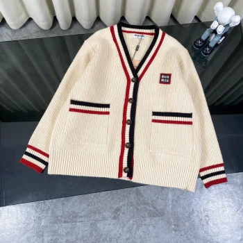 服 323655 スーパーコピー