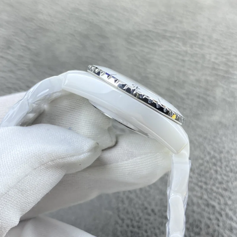 独特のブランドシャネル J12 フルセラミックケース スイス製クォーツ女性時計コピー 171707