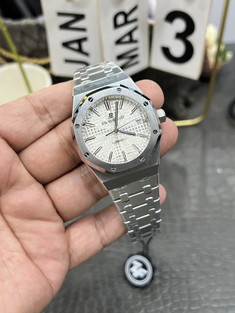 世界では激安オーデマピゲスーパーコピー時計ロイヤルオーク15400シリーズ 174991