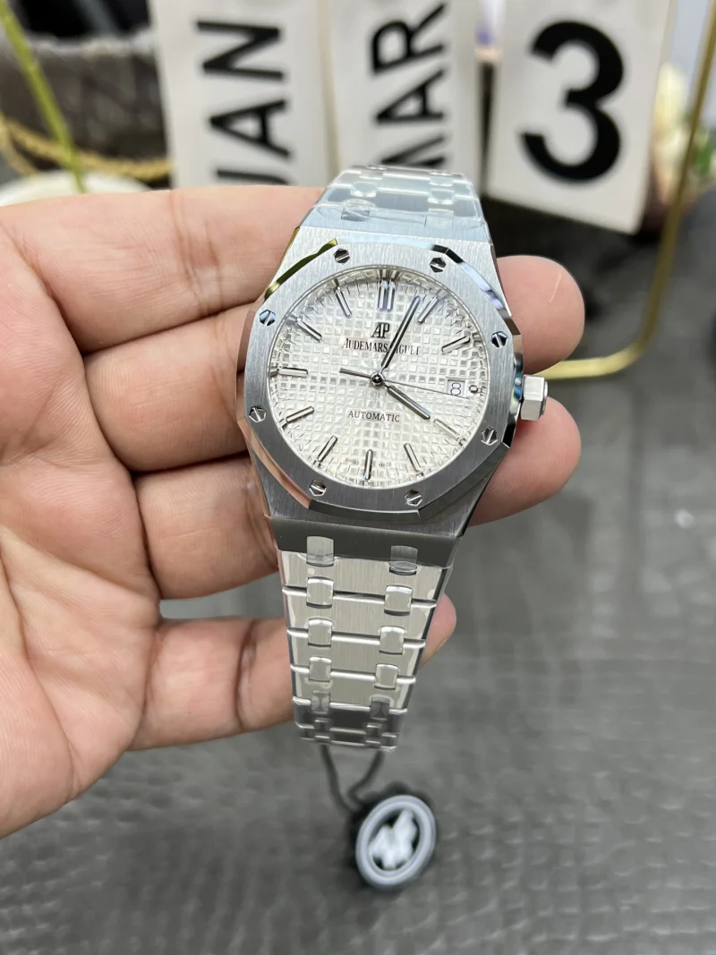 世界では激安オーデマピゲスーパーコピー時計ロイヤルオーク15400シリーズ 174991