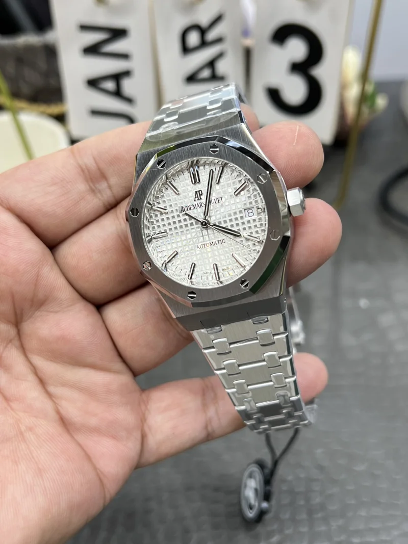 世界では激安オーデマピゲスーパーコピー時計ロイヤルオーク15400シリーズ 174991