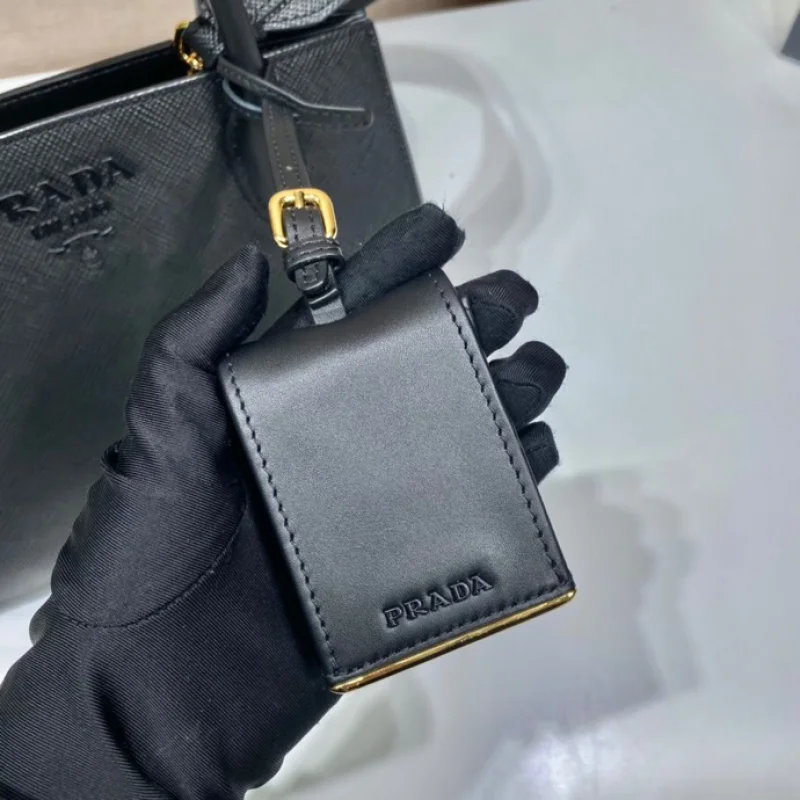 最新の海外ブランドプラダバッグトートバッグコピーの売れ筋黒新色 1BA156