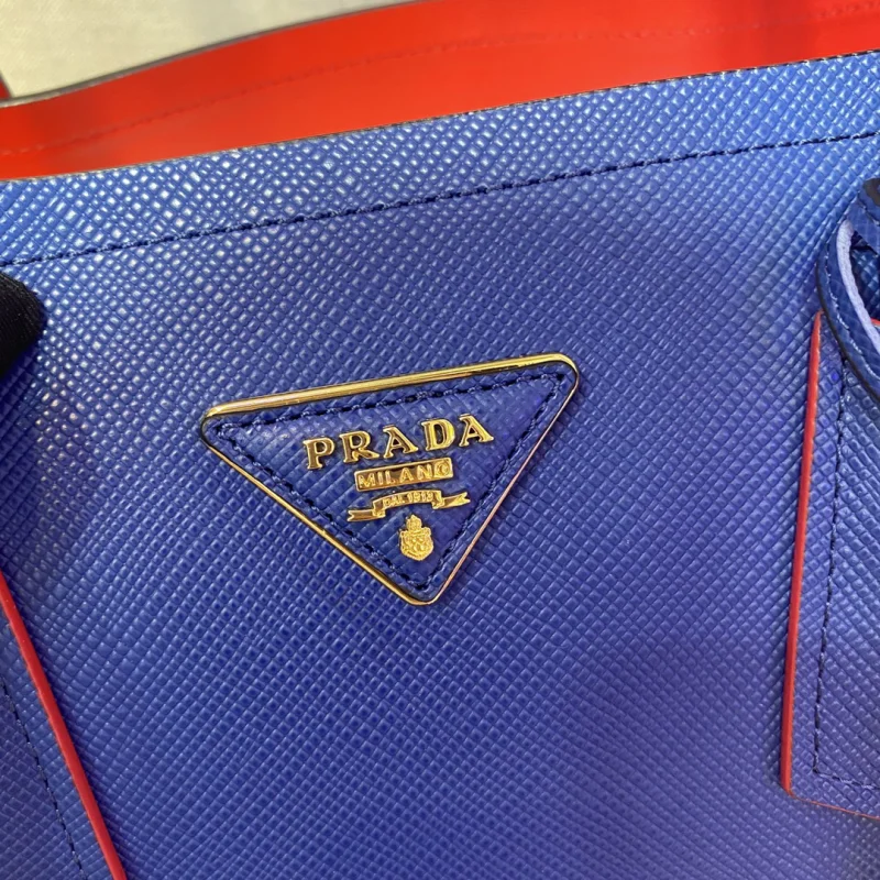 プラダバッグトートバッグコピー新作激安の新色がブルー入荷しました 1BG7756